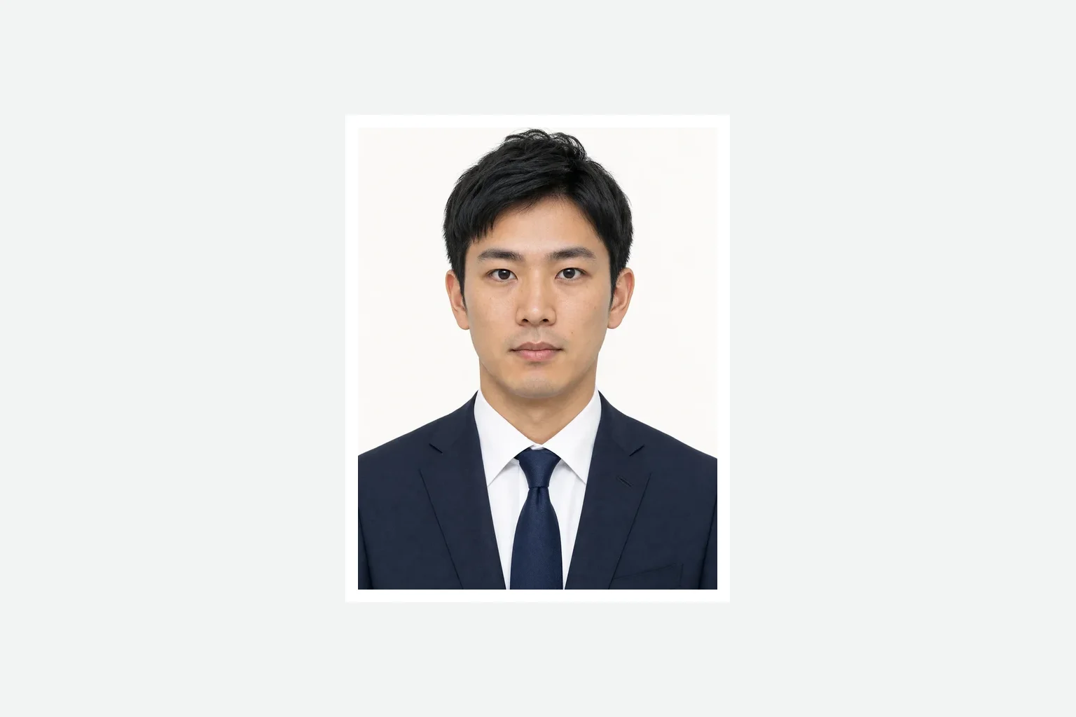 消防設備士試験用の700×900ピクセル・35対45比率の証明写真イメージ